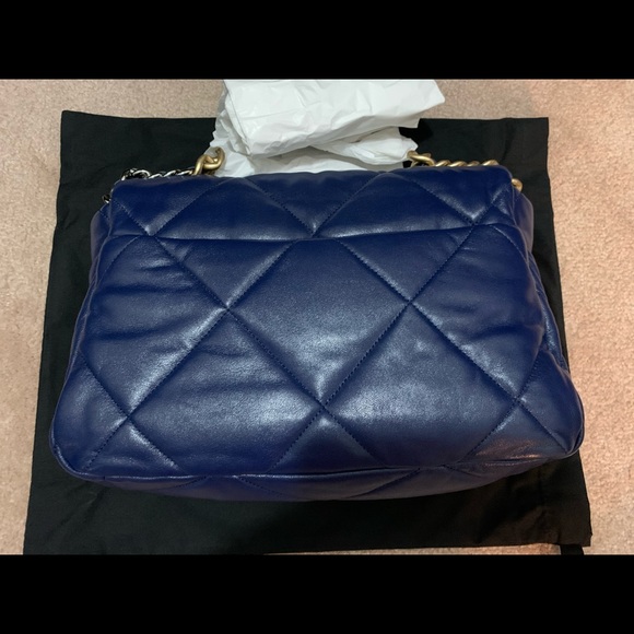 Chanel 19 Large (dark blue) - Picture 2 of 10